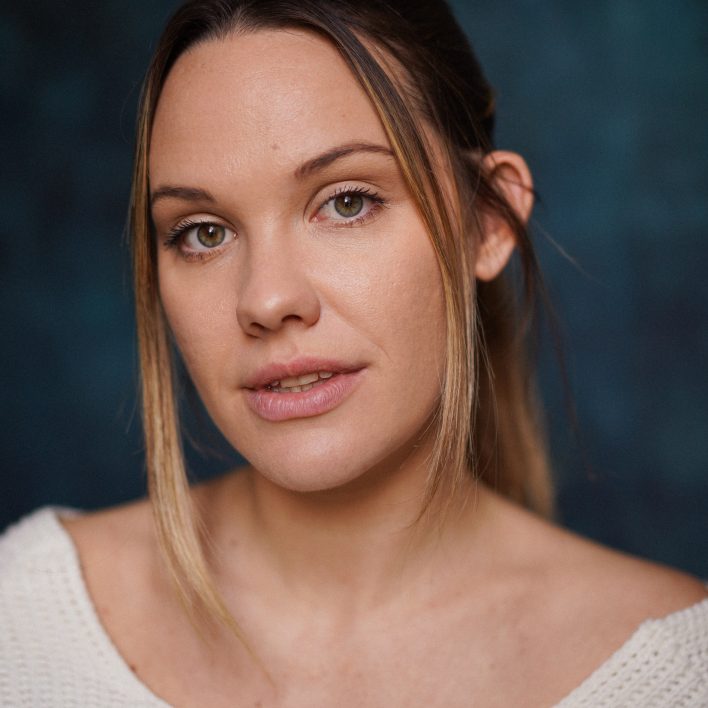 Anna Young – British / French – IAL agency